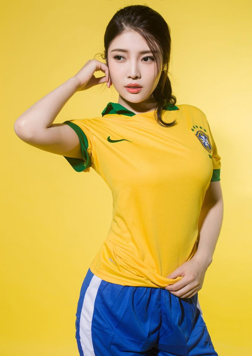 브라질 유니품을 입은 쉬둥둥