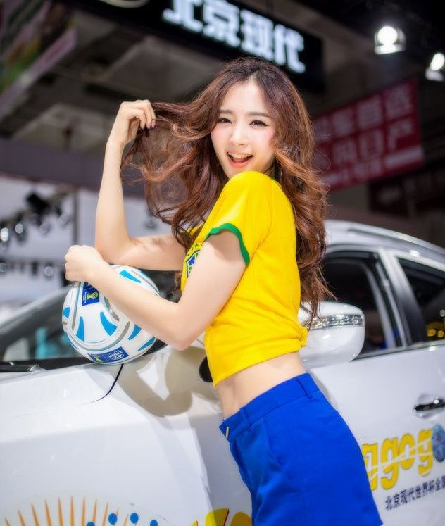 브라질 유니품을 입은 차이나 레이싱모델