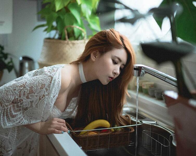 모터쇼 피앤아이 청순 미녀 레이싱모델 김라영 비키니 글래머 몸매, 퇴근하구 수영하러